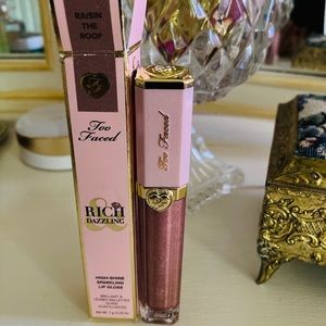 Too Faced lipgloss